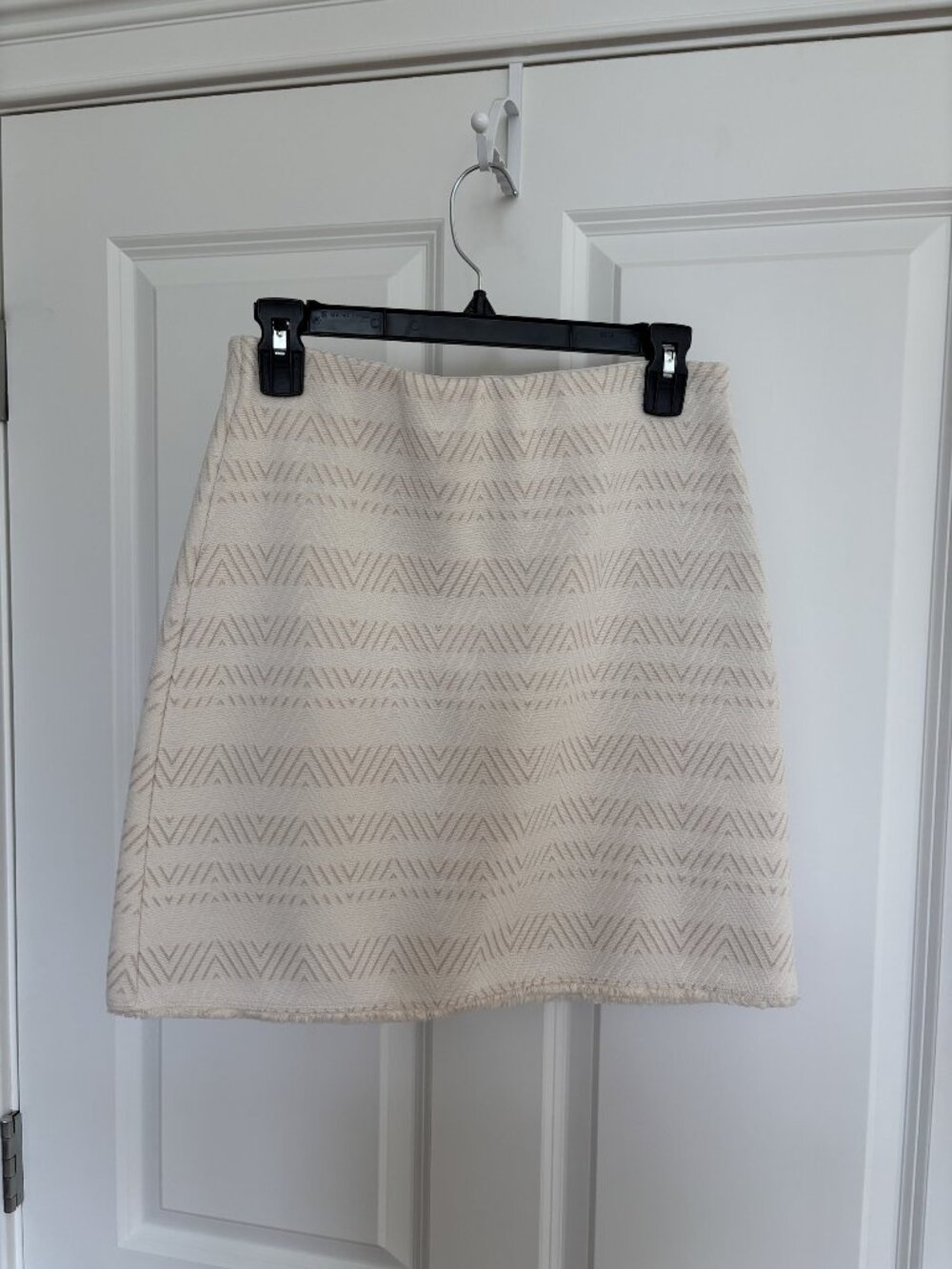 LOFT Ivory Chevron Jacquard Knit Mini Skirt, Size XS